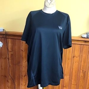 Mountain hardwear men or women medium black shirt